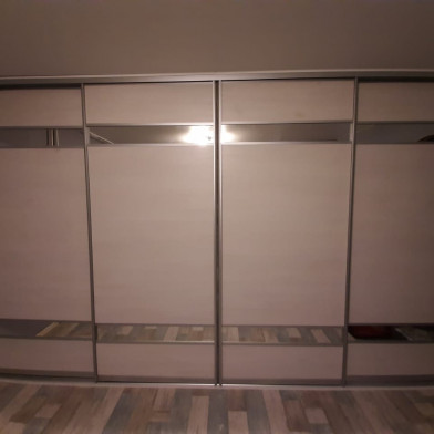 Встроенный шкаф-купе с зеркальными вставками вшк-52